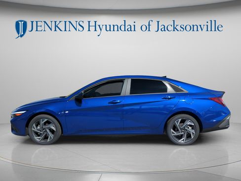 New 2025 Hyundai Elantra Sport FWD image 8