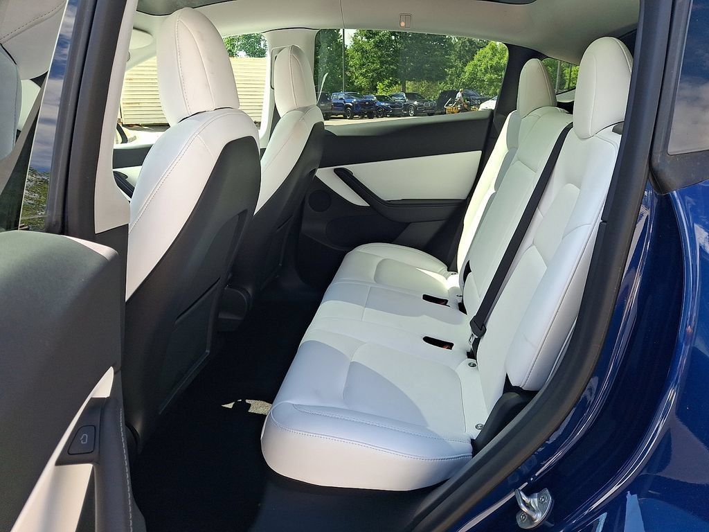 Used 2022 Tesla Model Y Long Range AWD/4WD image 10