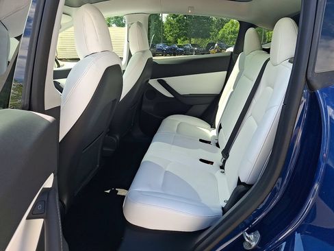 Used 2022 Tesla Model Y Long Range AWD/4WD image 10