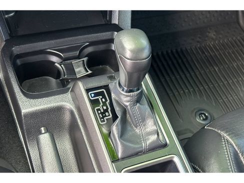 Used 2020 Toyota Tacoma TRD Off-Road w/ TRD Premium Off Road Package AWD/4WD image 24