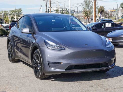 Used 2023 Tesla Model Y Long Range image 3