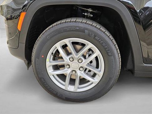 New 2026 Jeep Grand Cherokee Laredo image 10
