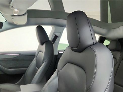 Used 2026 Tesla Model Y Long Range image 31