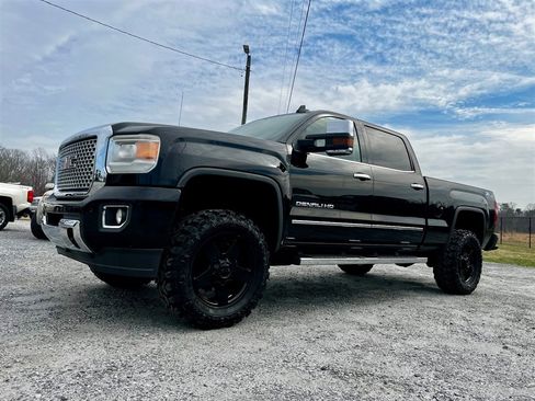 Used 2015 GMC Sierra 2500 Denali w/ Duramax Plus Package image 16