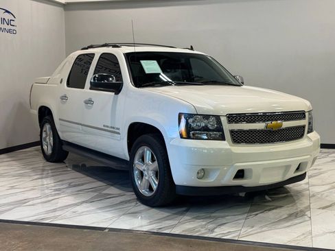 Used 2013 Chevrolet Avalanche LTZ image 4
