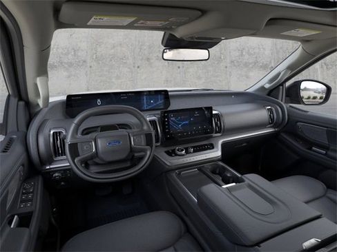 New 2025 Ford Expedition Platinum w/ Driver's Package image 9