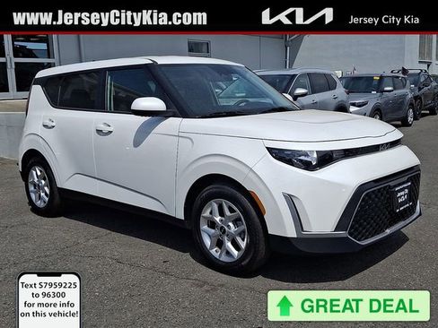 Certified 2025 Kia Soul LX w/ LX Technology Package image 1