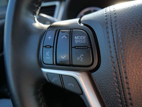 Certified 2019 Toyota Highlander XLE AWD/4WD image 28