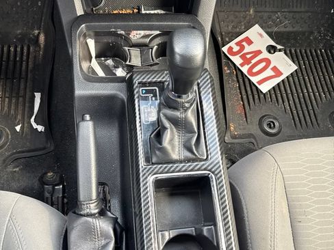 Used 2018 Toyota Tacoma SR5 AWD/4WD image 11