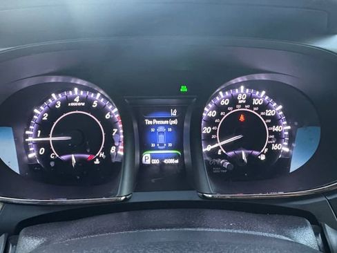 Used 2018 Toyota Avalon XLE Premium image 11