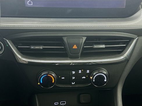 Used 2025 Buick Encore GX Preferred image 24