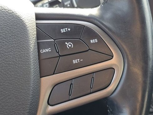 Used 2019 Jeep Cherokee Latitude Plus w/ Cold Weather Group image 17