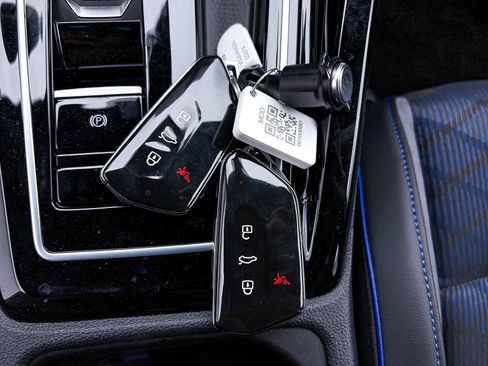 Used 2025 Volkswagen Golf R Black Edition AWD/4WD image 31