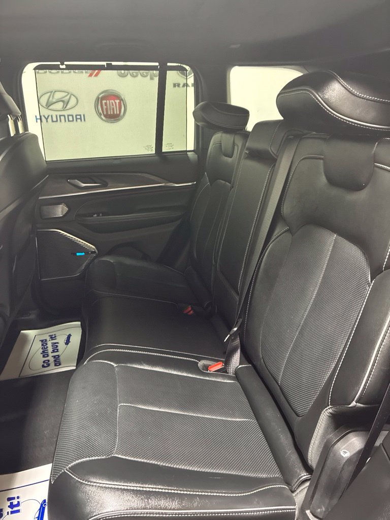Used 2022 Jeep Grand Cherokee Overland w/ Advanced Protech Group III AWD/4WD image 19