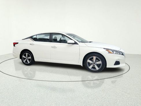 Used 2022 Nissan Altima SV image 10