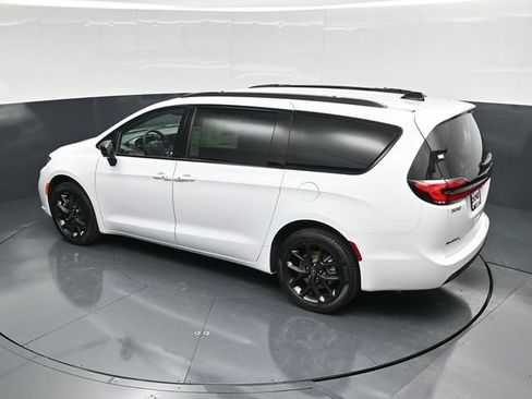 New 2026 Chrysler Pacifica Select w/ S Appearance Package AWD/4WD image 49