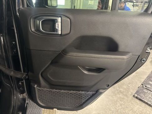 Used 2021 Jeep Wrangler Unlimited Sahara image 33