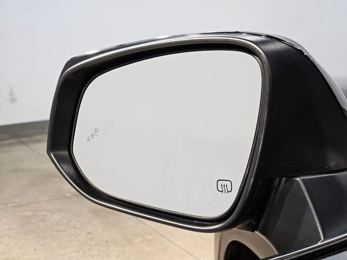 Used 2021 Toyota Highlander XLE image 22