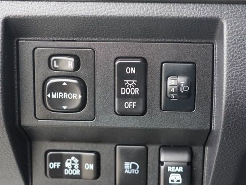 Used 2021 Toyota Tundra SR5 w/ SR5 Upgrade Package AWD/4WD image 22