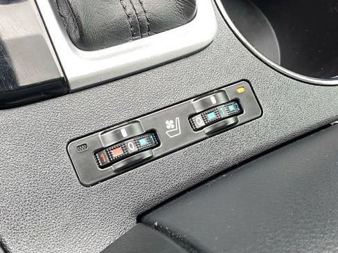 Used 2017 Toyota Highlander Limited w/ Carpet Mat Package FWD image 20