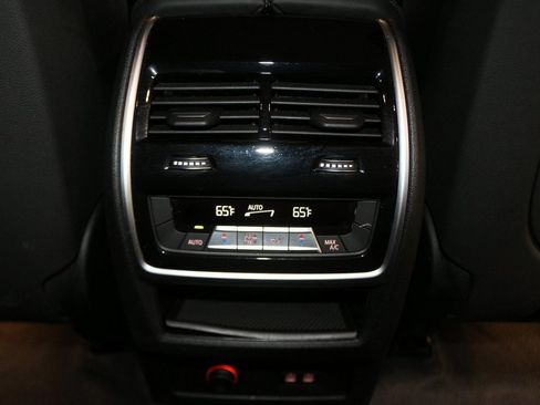 Used 2022 BMW X7 xDrive40i w/ Parking Assistance Package image 20