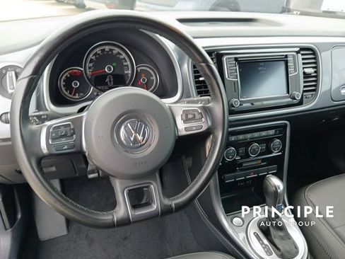 Used 2019 Volkswagen Beetle 2.0T SE FWD image 18