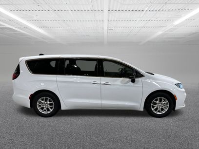 Used 2024 Chrysler Pacifica Touring-L