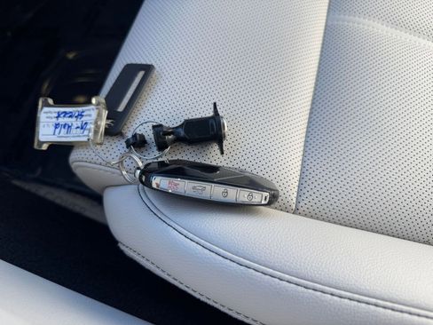 Used 2025 Genesis G70 2.5T image 22