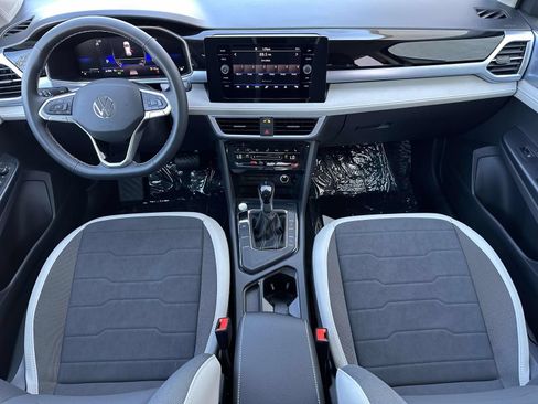 New 2026 Volkswagen Taos SE FWD image 11