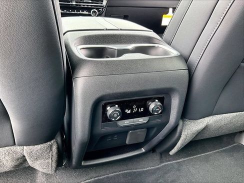 New 2027 Chevrolet Traverse LT w/ Sun and Wheel Package AWD/4WD image 18