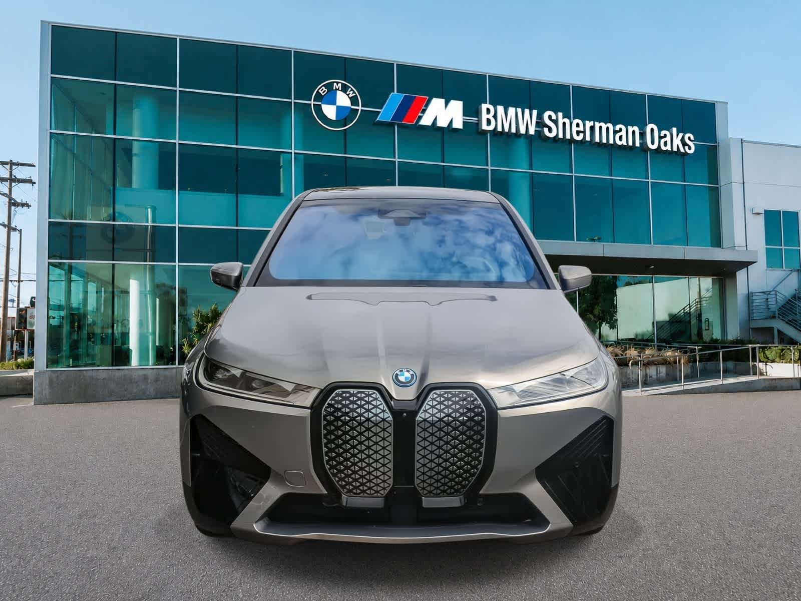Used 2024 BMW iX xDrive50 w/ Sport Package AWD/4WD image 2