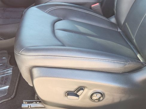 Used 2025 Chrysler Pacifica Select image 30