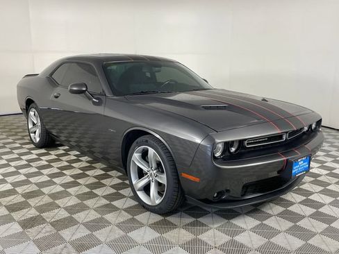 Used 2018 Dodge Challenger R/T w/ Driver Convenience Group RWD image 25