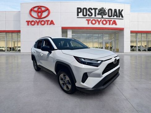 Used 2025 Toyota RAV4 LE AWD/4WD image 2