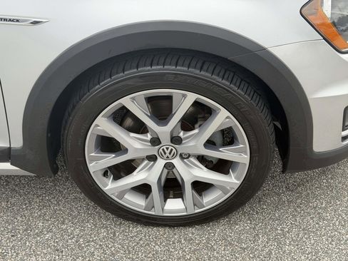 Used 2017 Volkswagen Golf Alltrack SEL image 12