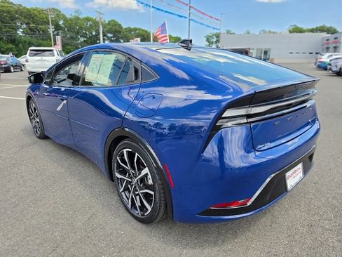 Used 2024 Toyota Prius Prime Premium FWD image 5