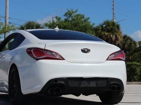 Used 2016 Hyundai Genesis Coupe 3.8 RWD image 7