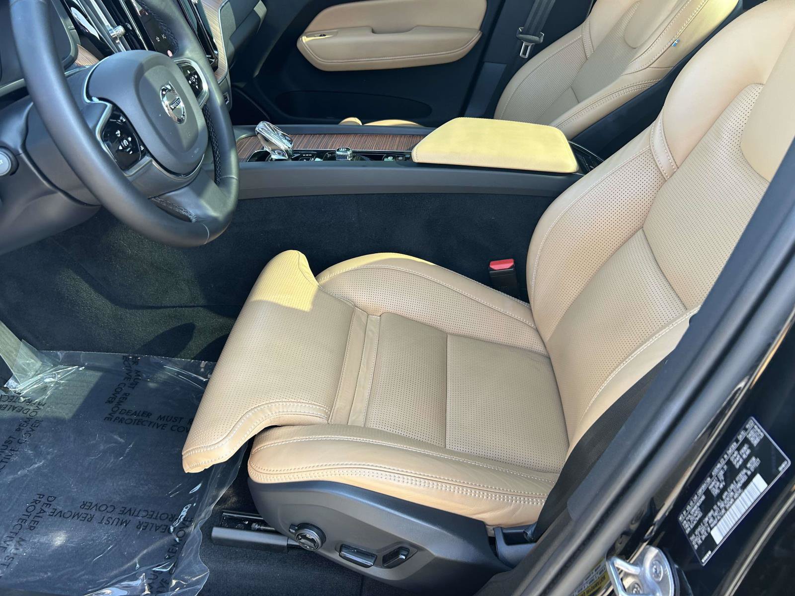 Certified 2024 Volvo XC60 B5 Ultimate w/ Protection Package Premier AWD/4WD image 19