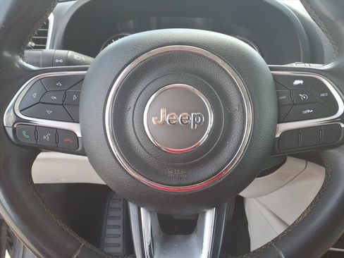 Used 2021 Jeep Renegade Latitude FWD image 13