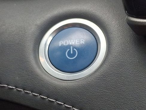 Used 2021 Toyota Highlander XLE AWD/4WD image 18