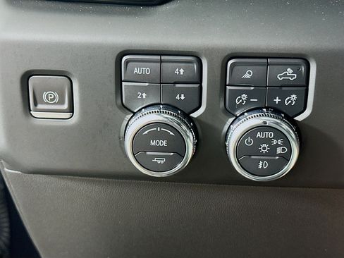 Used 2022 GMC Sierra 1500 AT4X AWD/4WD image 17