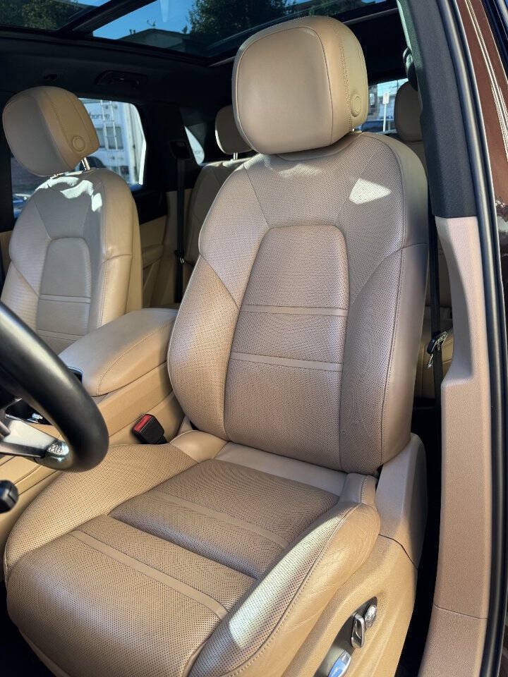 Used 2019 Porsche Cayenne S AWD/4WD image 22