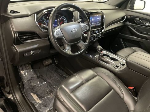 Used 2023 Chevrolet Traverse RS w/ LPO, Floor Liner Package FWD image 4