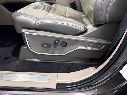 Used 2025 Ford F450 Platinum w/ Platinum Plus Package image 14