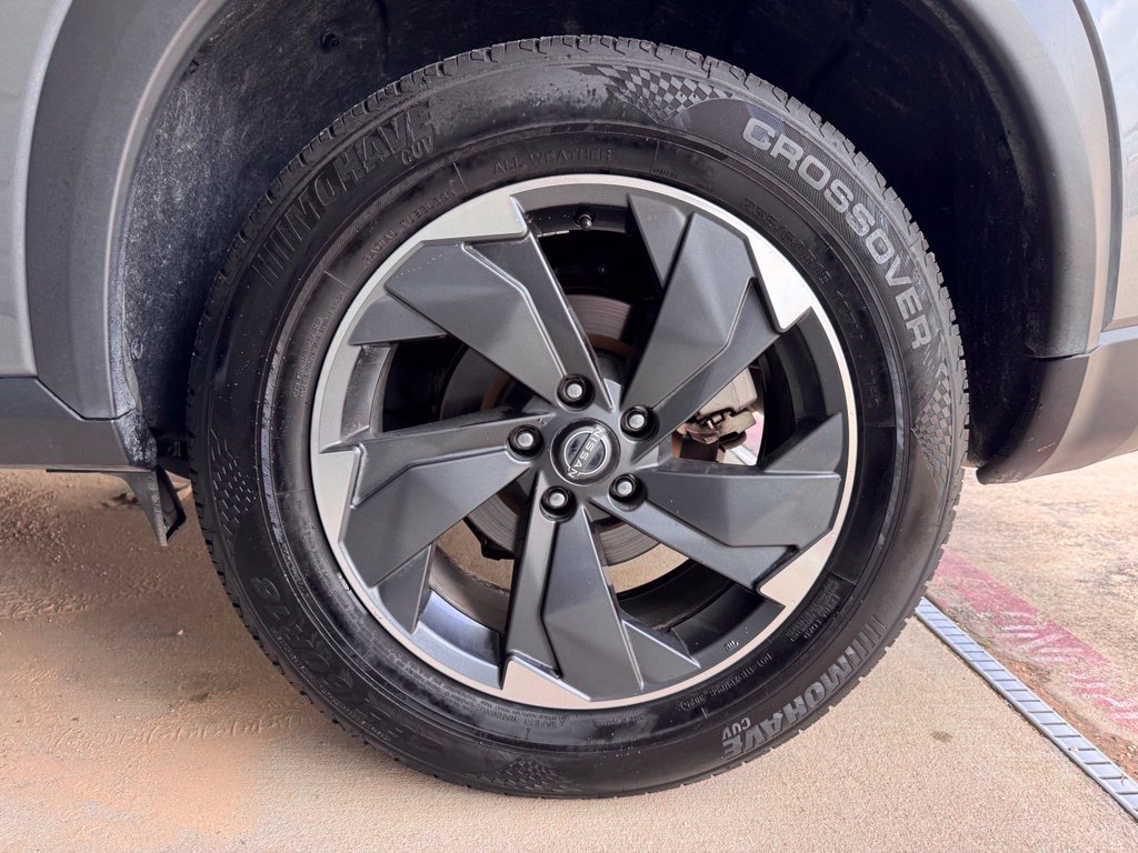 Used 2024 Nissan Rogue SV FWD image 25