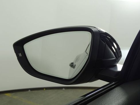 Used 2021 Audi e-tron Premium Plus image 41