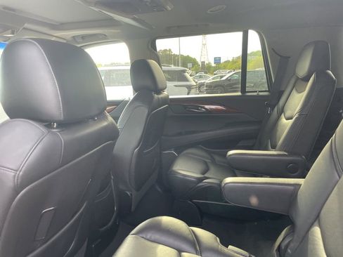Used 2016 Cadillac Escalade Luxury image 19