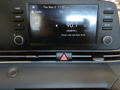 Used 2025 Hyundai Elantra Sport FWD image 25