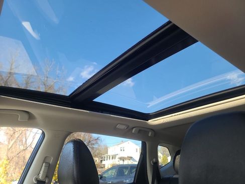 Used 2019 Nissan Rogue SL w/ Premium Package image 19