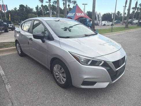 Used 2021 Nissan Versa S FWD image 2